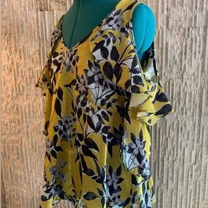 A Pea in the Pod Black and Yellow Asymmetrical Ruffled Blouse